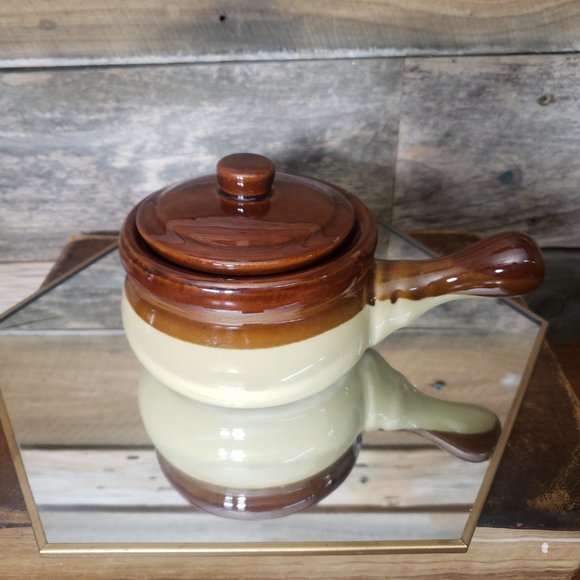Small Covered Stoneware Soup/Bean Pot with handle. - Picture 13 of 13